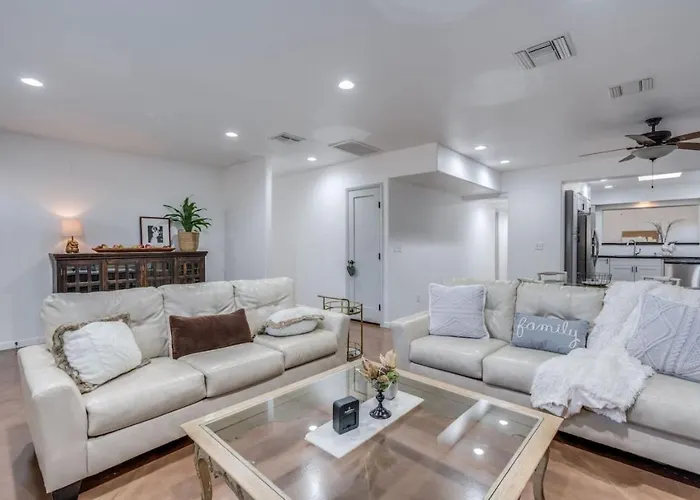 Pool And Hot Tub, 5 Bedroom 3 Ba, Midtown, Game Holiday home Tucson